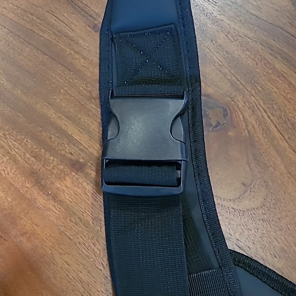 Yudodo Dog / pet sling carrier Like New Hot pink and black